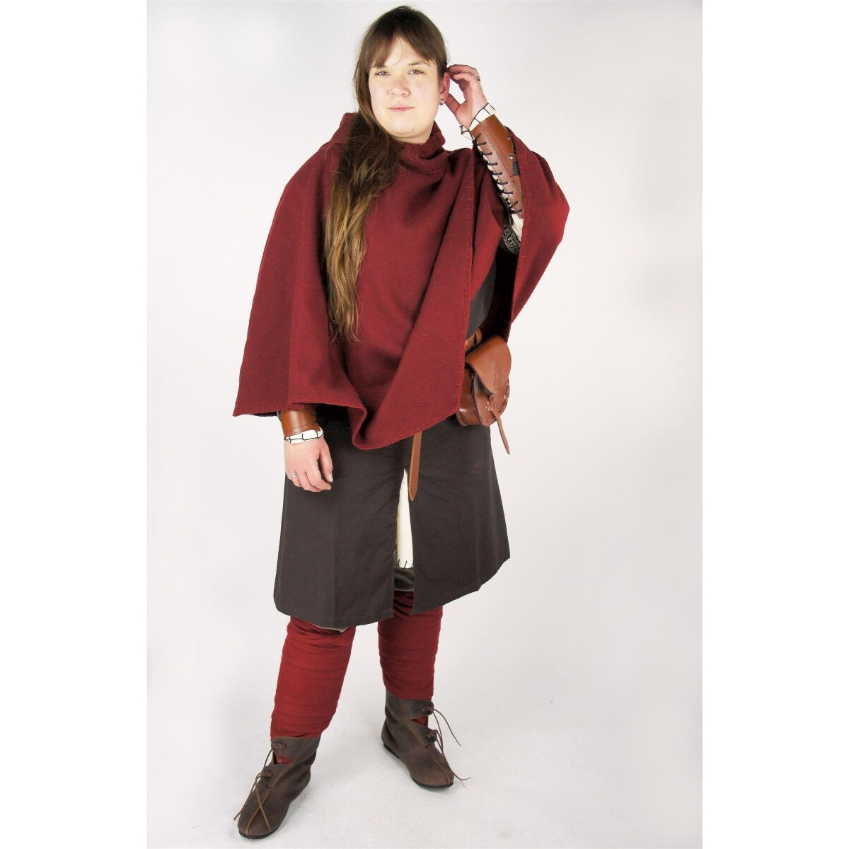 Image produit Capuchon médiéval Egill avec broderie rouge