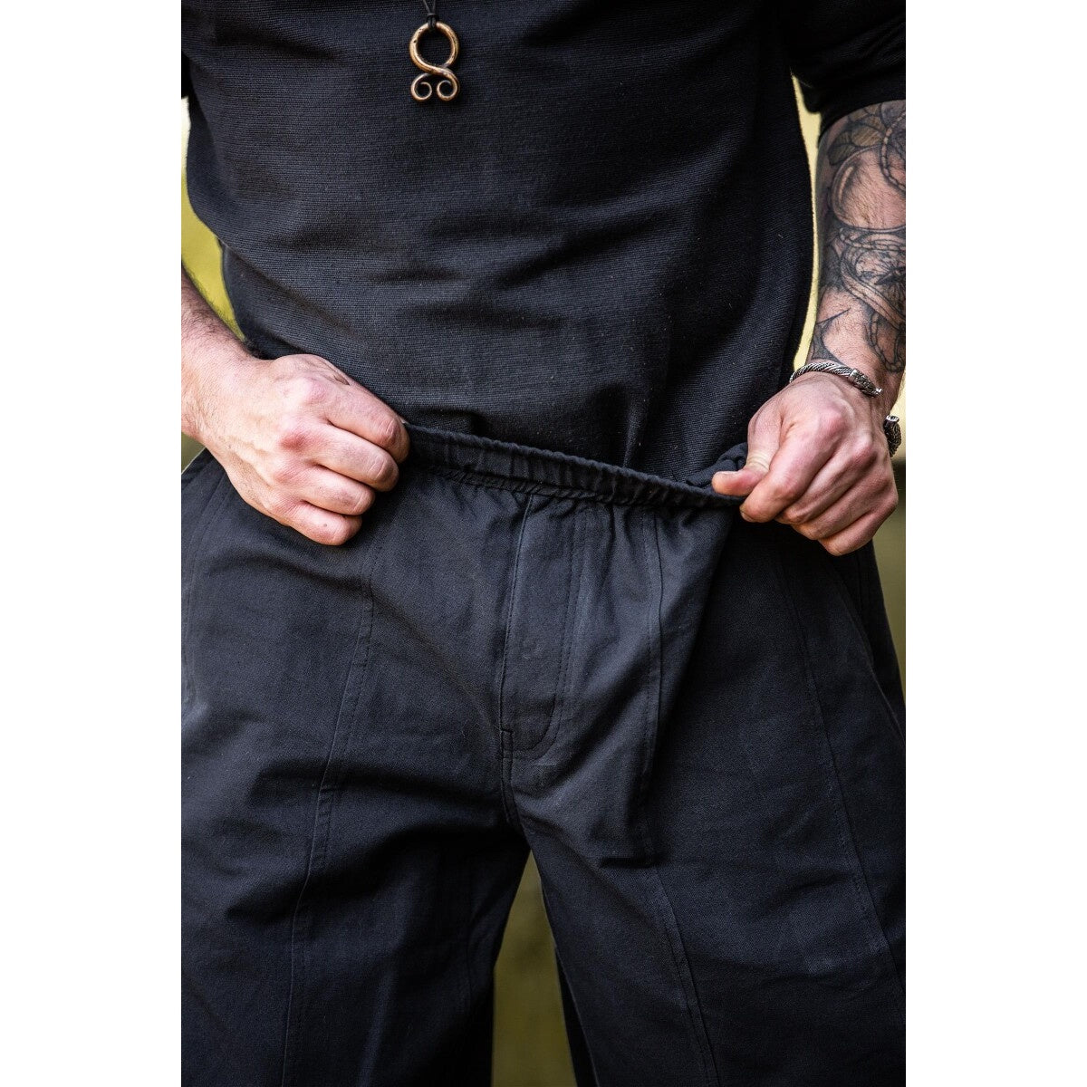 Image produit Pantalon médiéval Tiago avec laçage de jambe noir