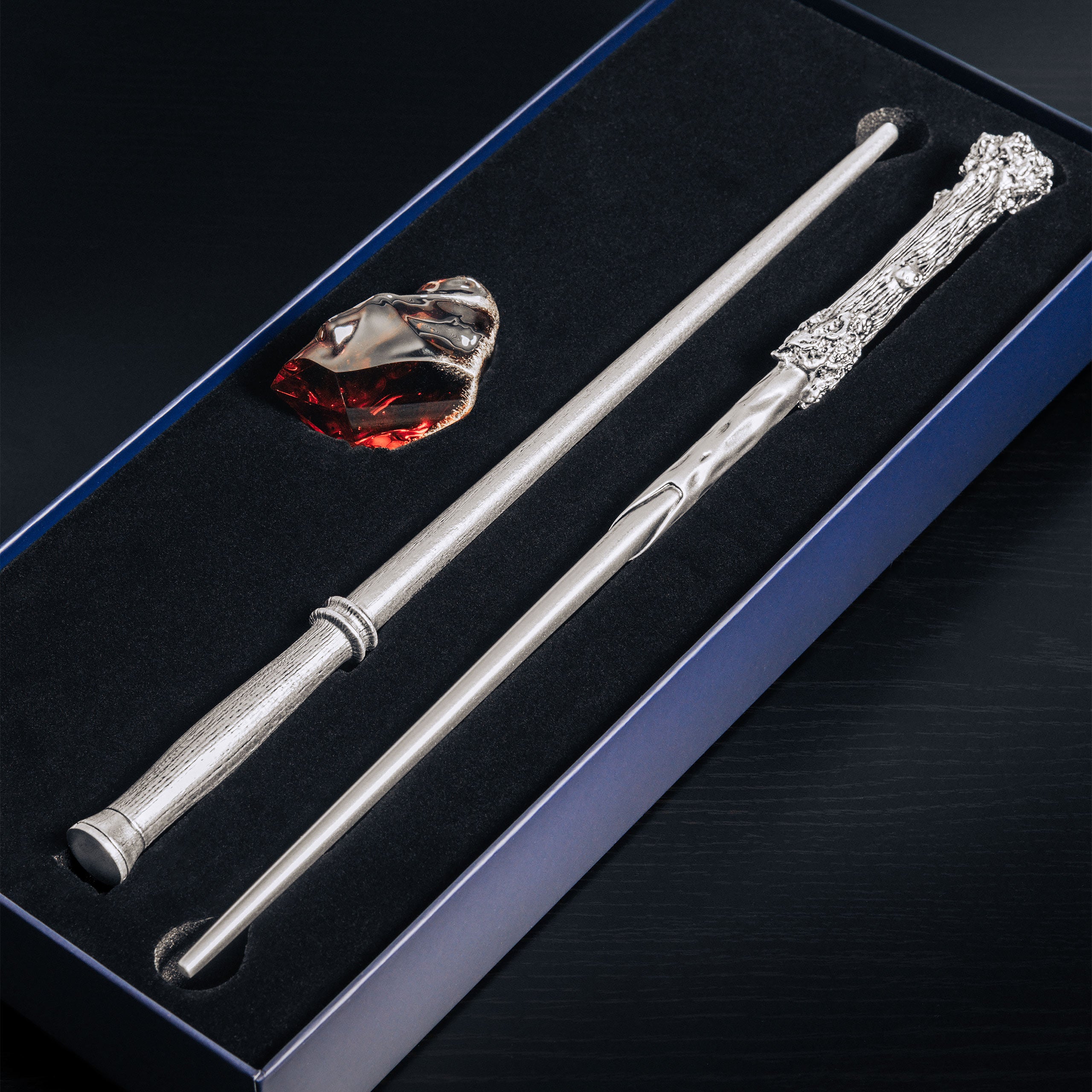Image produit Harry Potter - Set de 2 baguettes et réplique de la Pierre Philosophale Coffret cadeau 25e anniversaire