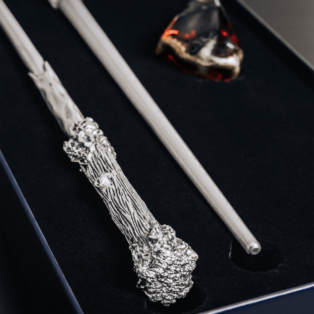 Image produit Harry Potter - Set de 2 baguettes et réplique de la Pierre Philosophale Coffret cadeau 25e anniversaire