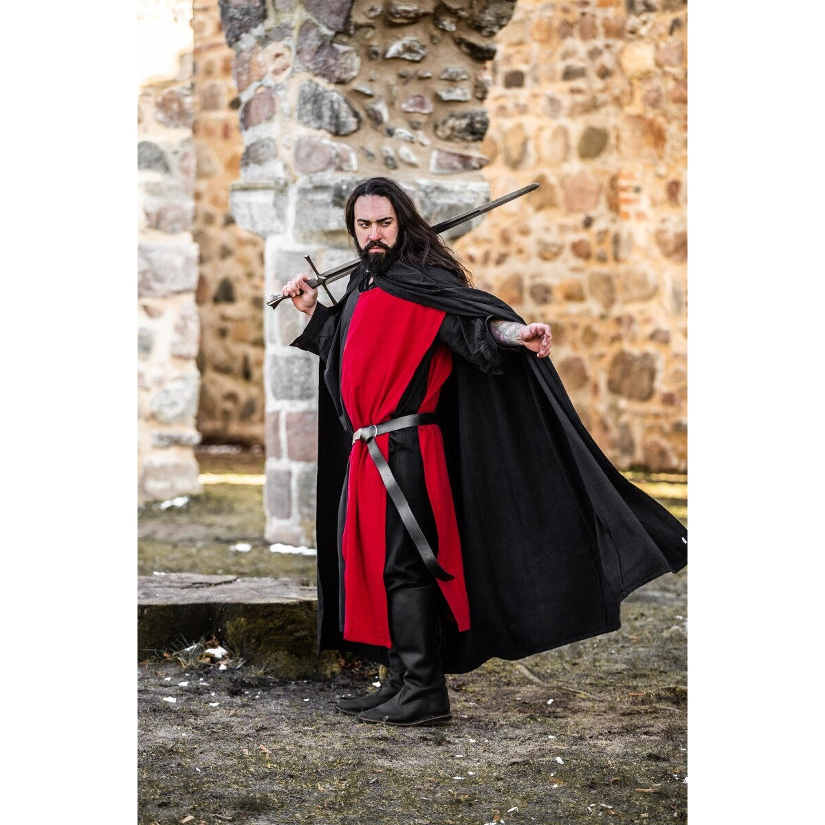 Image produit Cape médiévale des Templiers Arnulf noir-rouge