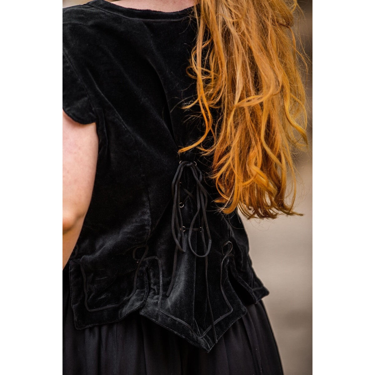 Image produit Gilet corset médiéval en velours Adrienne noir