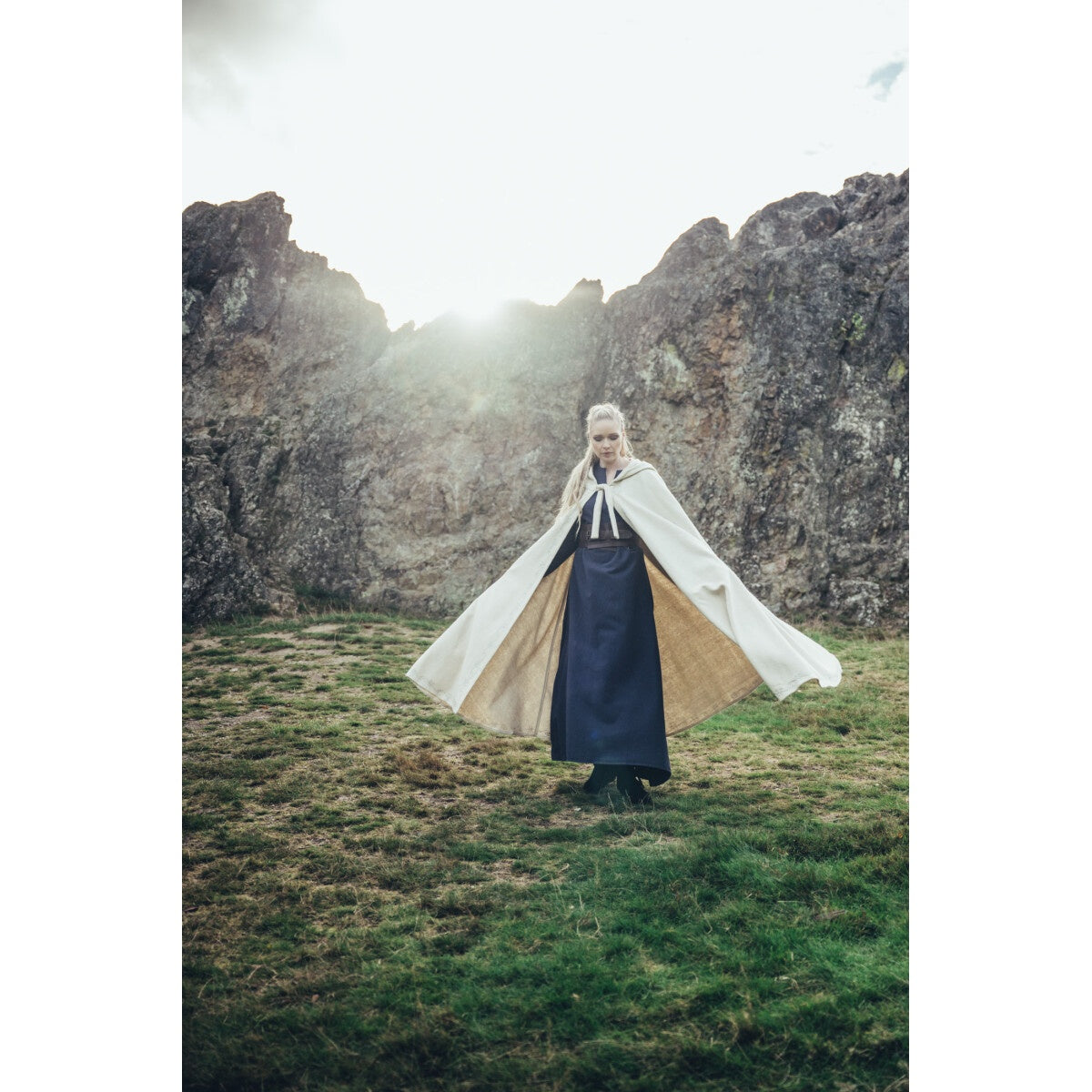 Image produit Cape médiévale en laine Alma 131 cm