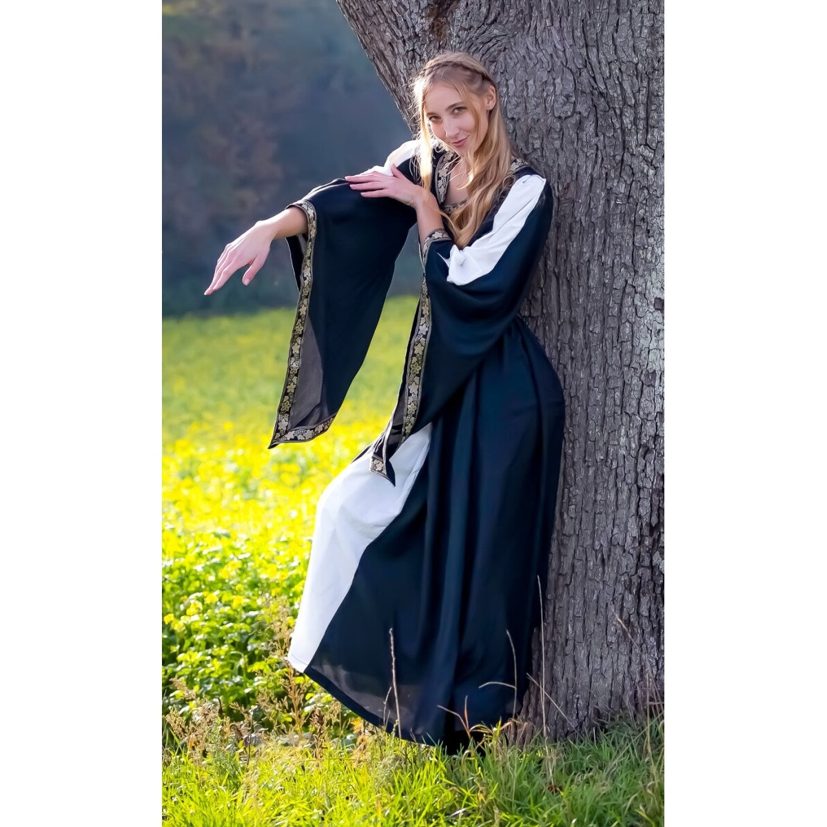 Image produit Robe médiévale Ivette noir-blanc