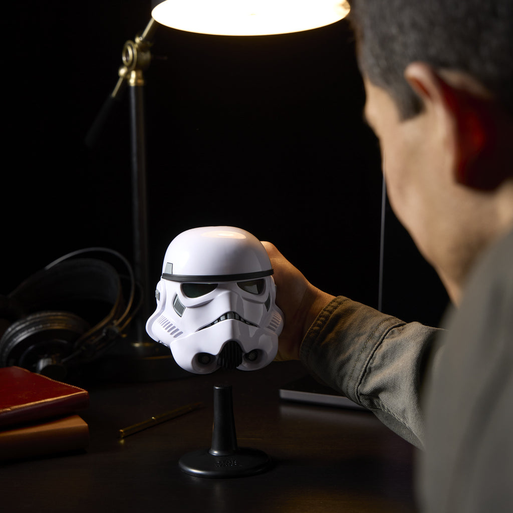 Image produit Star Wars - Réplique de mini-casque Stormtrooper sur socle