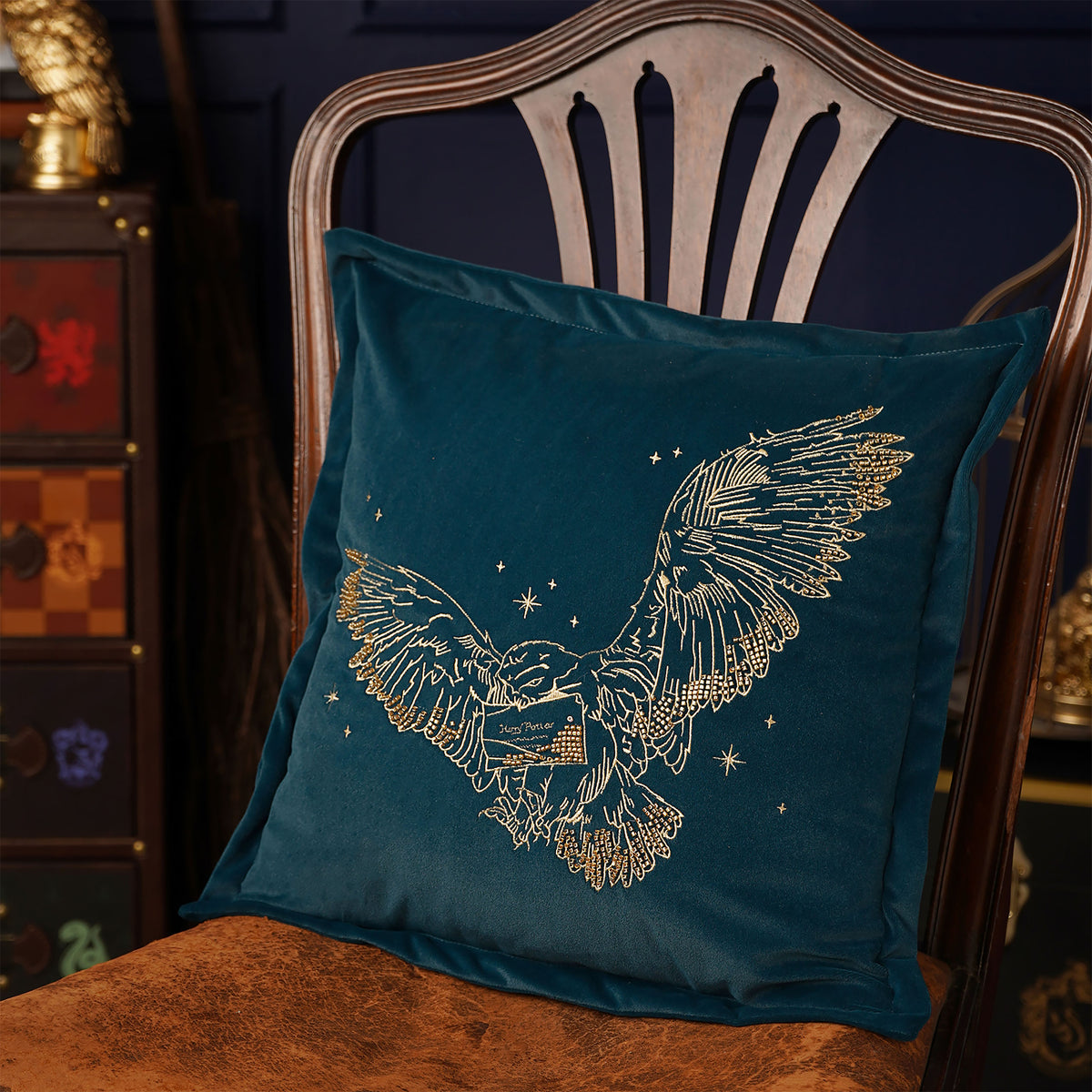 Image produit Harry Potter - Coussin Hedwige Alumni