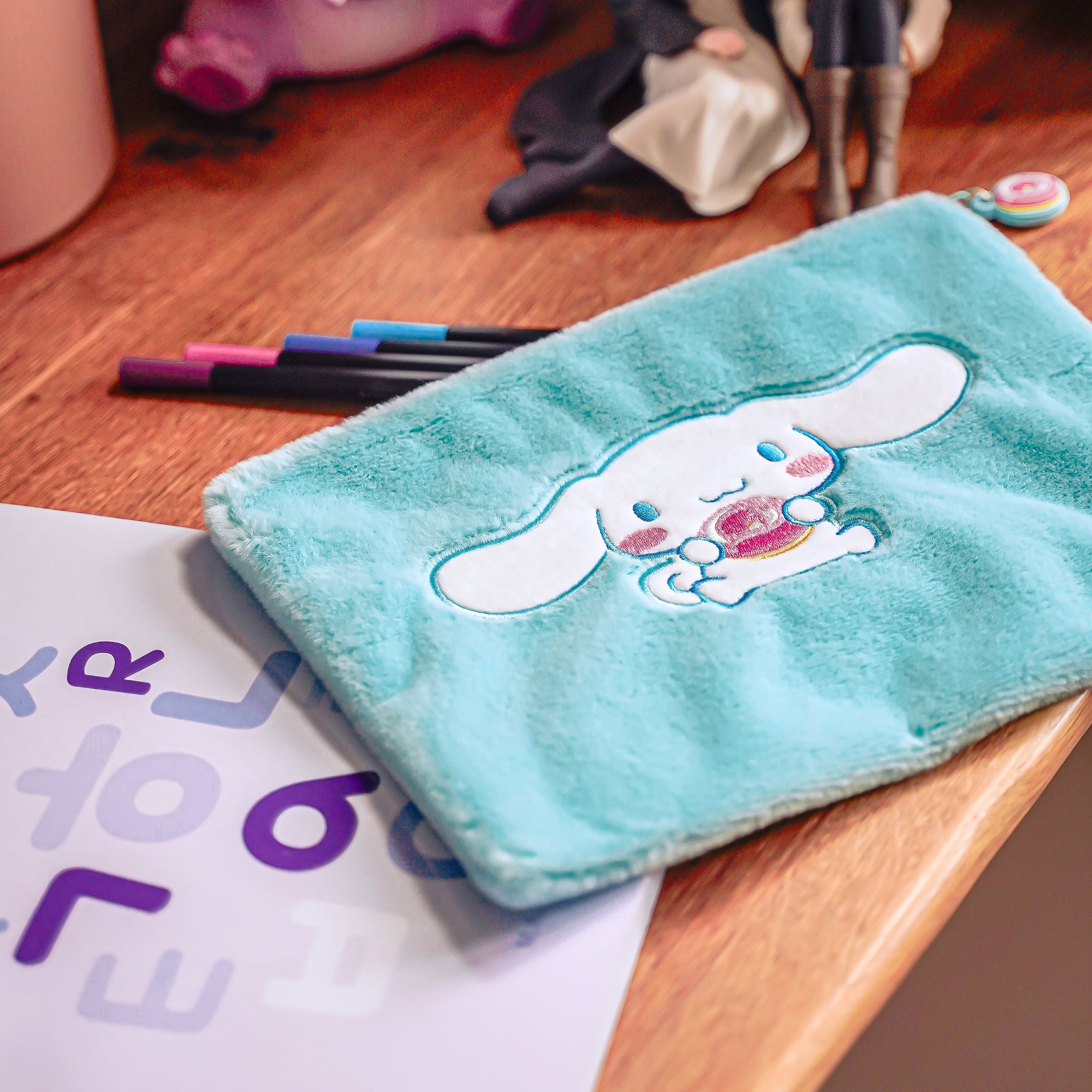 Image produit Hello Kitty & Friends - Trousse de toilette en peluche Cinnamoroll