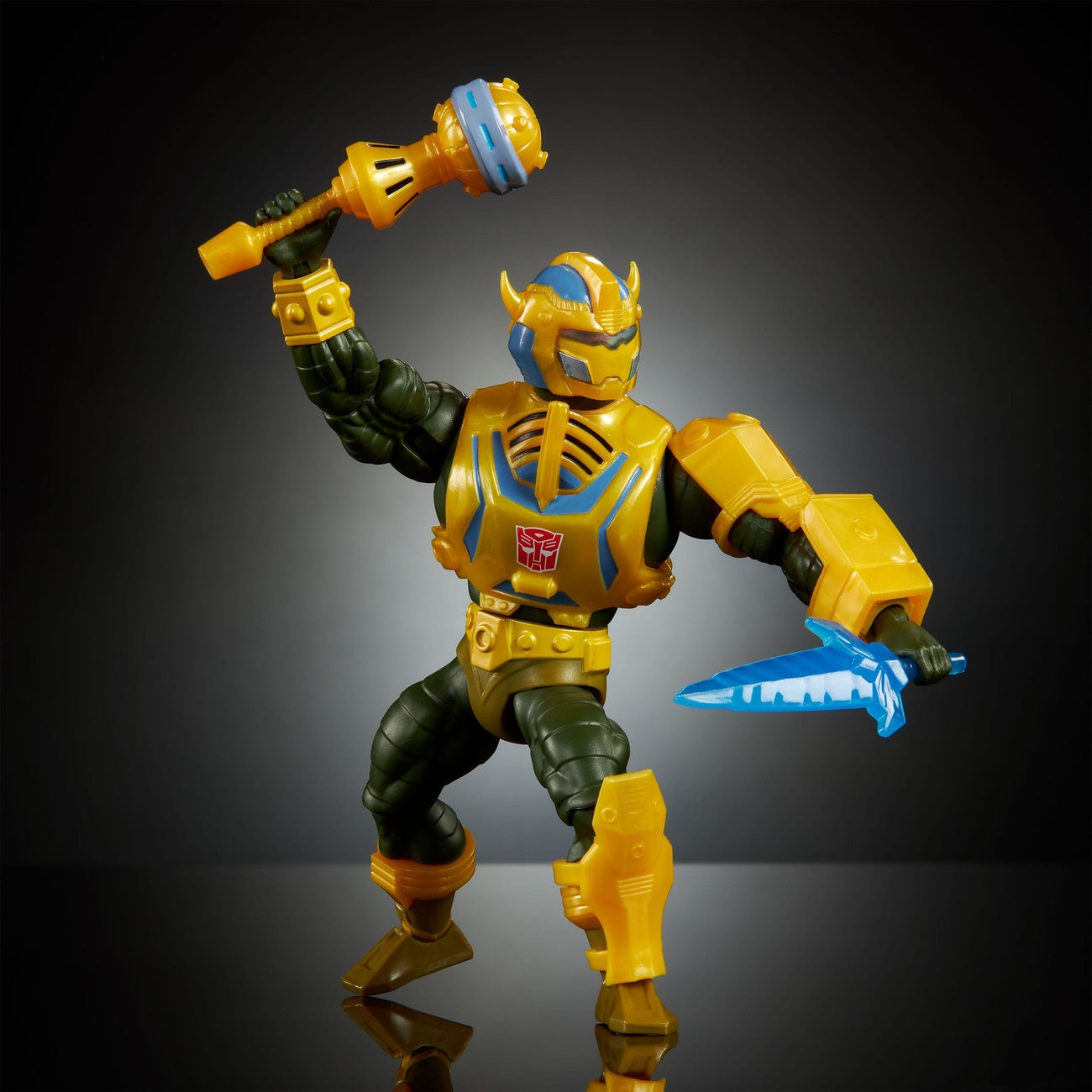 Image produit Masters of the Universe x Transformers figurine articulée Bumblebee Armor Man-At-Arms heo Exclusivité européenne 14 cm