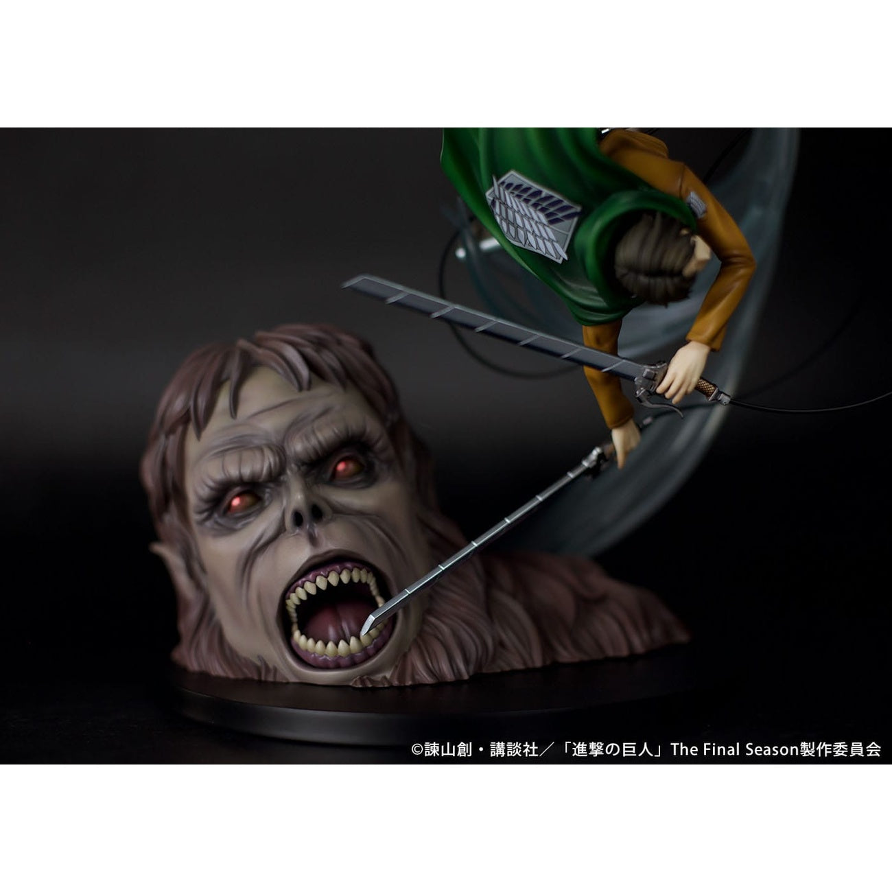 Image produit Attack on Titan Statue PVC 1/7 Levi vs Titan Bestial Ver. 28 cm