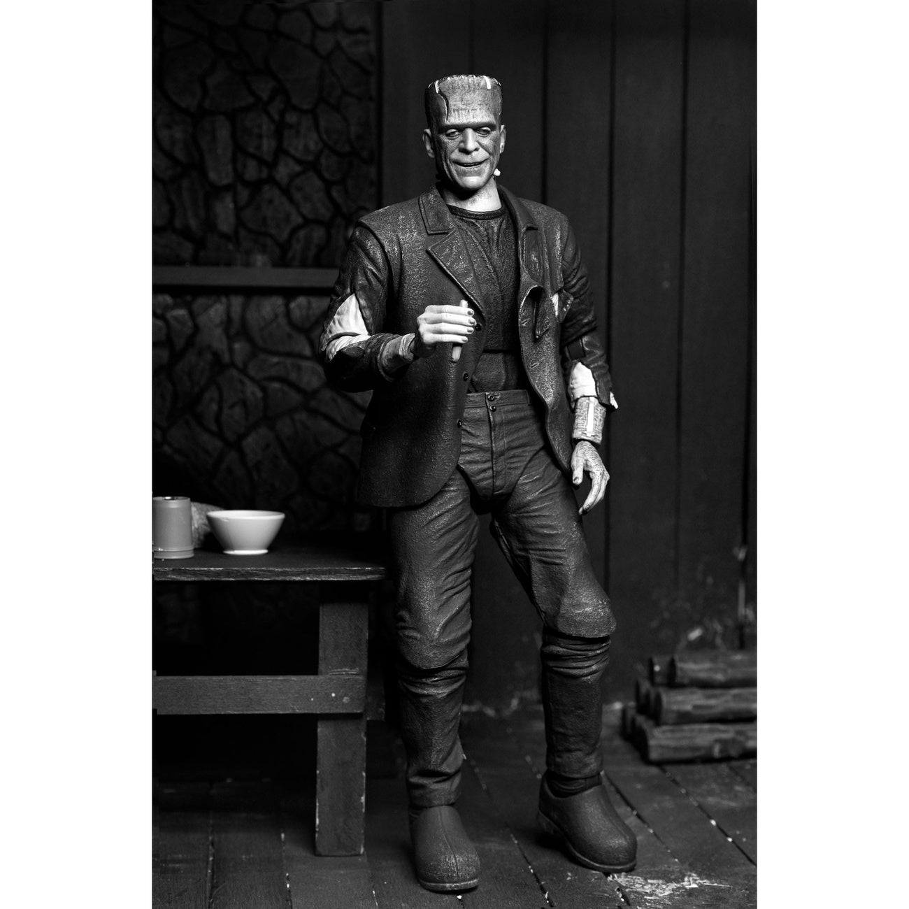 Product image Universal Monsters Action Figure Ultimate Frankenstein's Monster (Bride of Frankenstein) (B&W) 18 cm