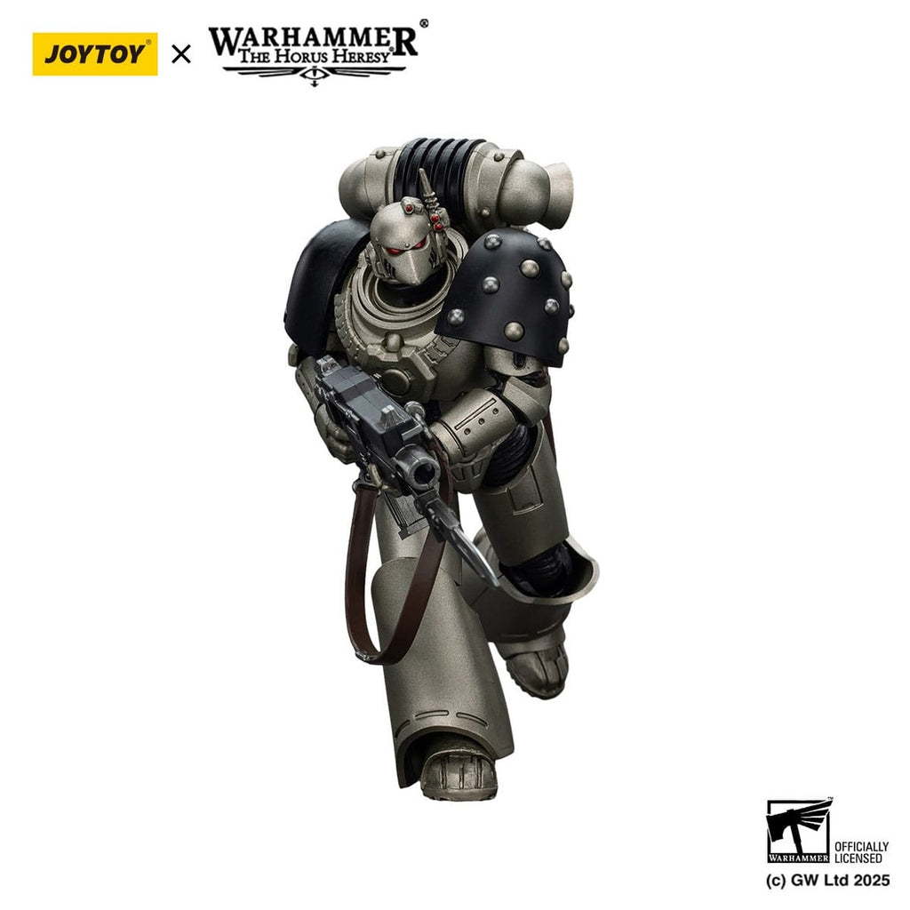 Image produit Warhammer The Horus Heresy figurine articulée 1/18 Iron Warriors MKVI Tactical Sergeant with Power Sword and Plasma Pistol 12 cm
