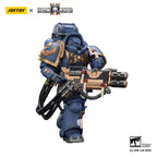 Image produit Warhammer 40,000: Space Marine 2 Figurine articulée Ultramarines Heavy Artificer Armor avec Relic Multi-Melta 13 cm