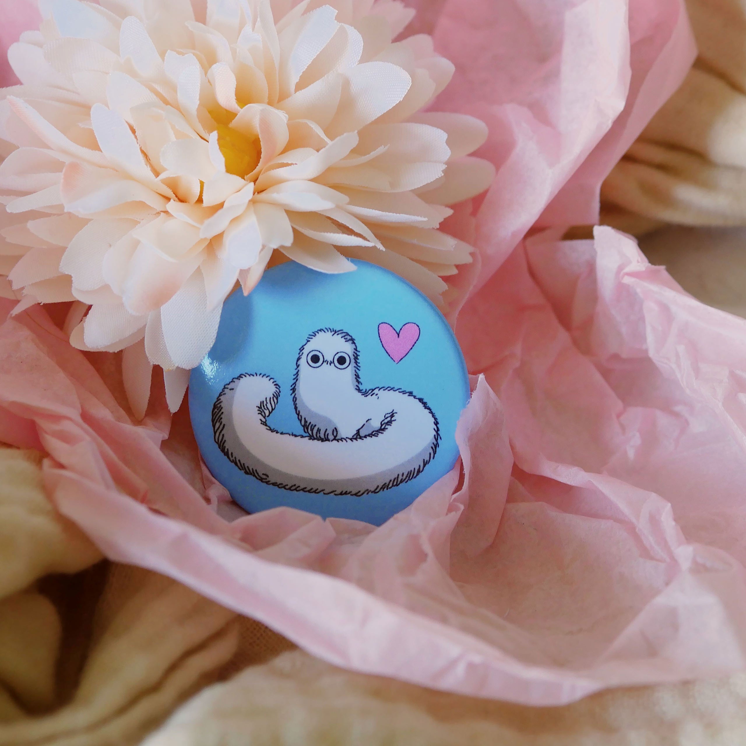 Image produit Badge Ver de pinceau pour les fans de Atelier of Witch Hat