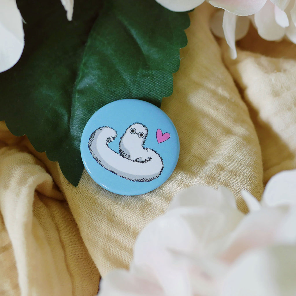 Image produit Badge Ver de pinceau pour les fans de Atelier of Witch Hat