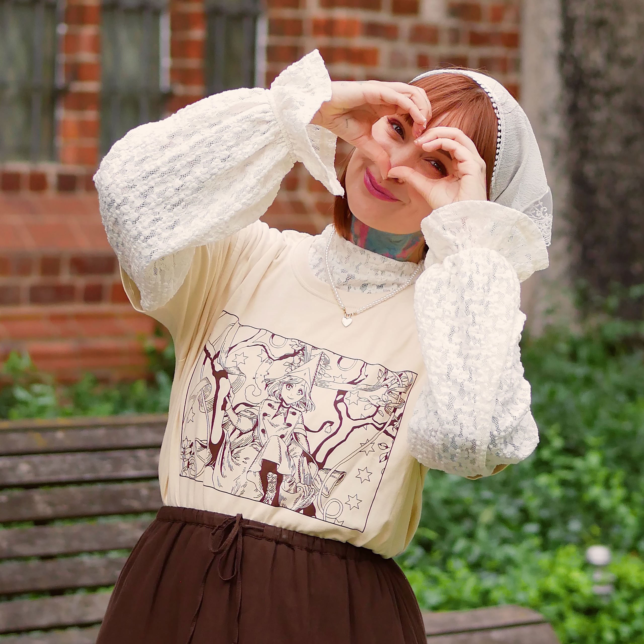 Image produit T-shirt beige pour les fans de Coco et Atelier of Witch Hat