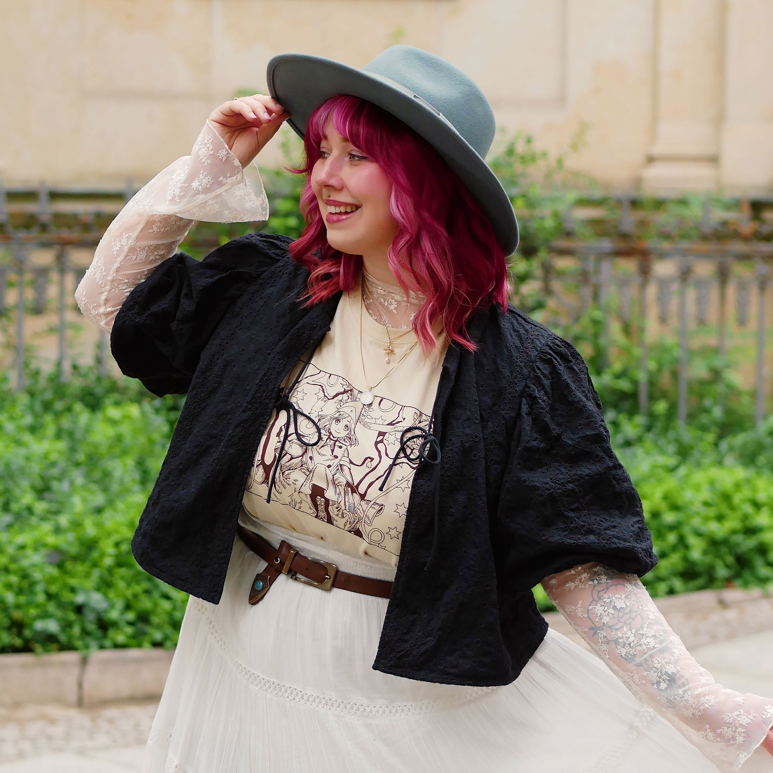 Image produit T-shirt beige pour les fans de Coco et Atelier of Witch Hat