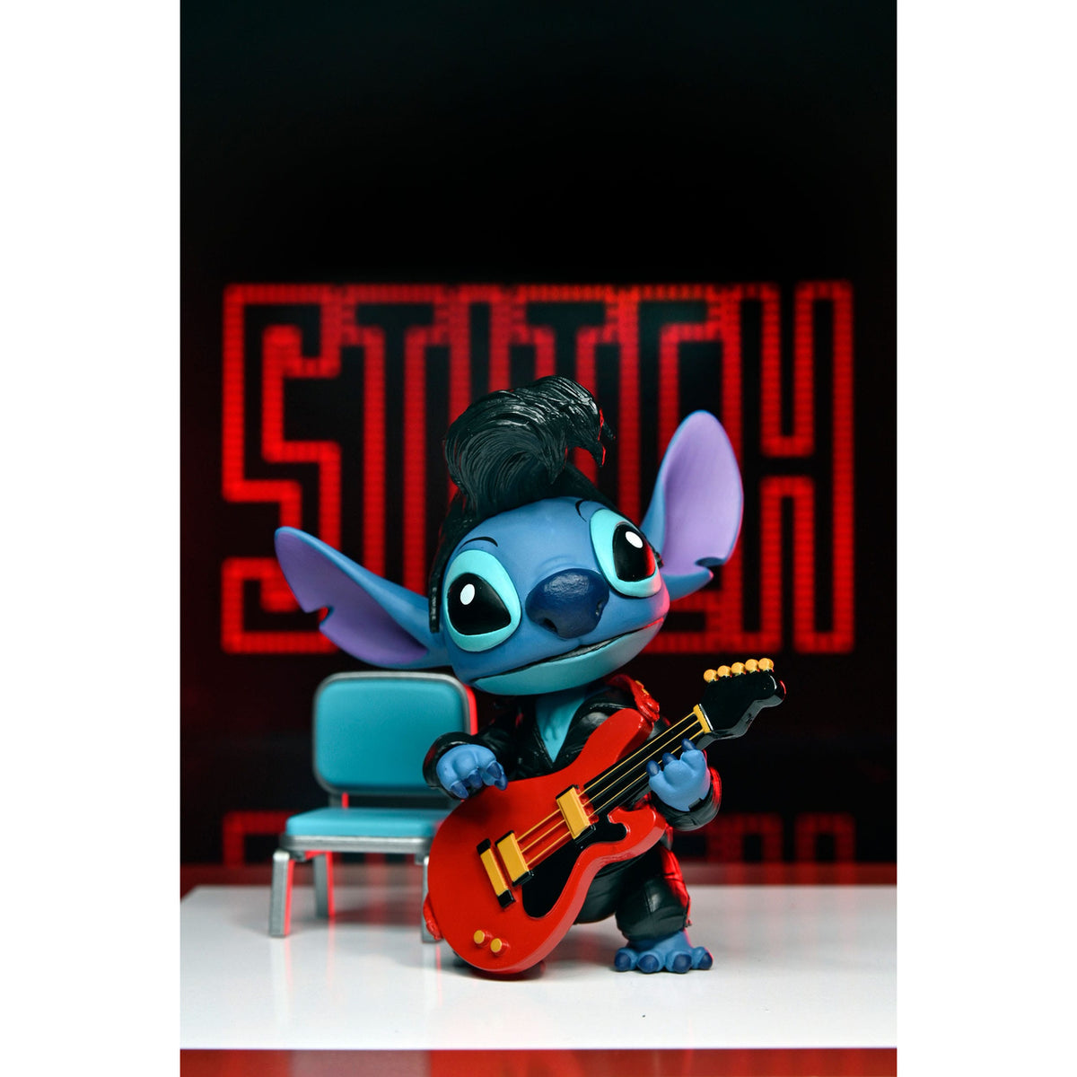 Image produit Lilo & Stitch Figurine articulée Ultimate Singer Elvis Stitch 7 cm