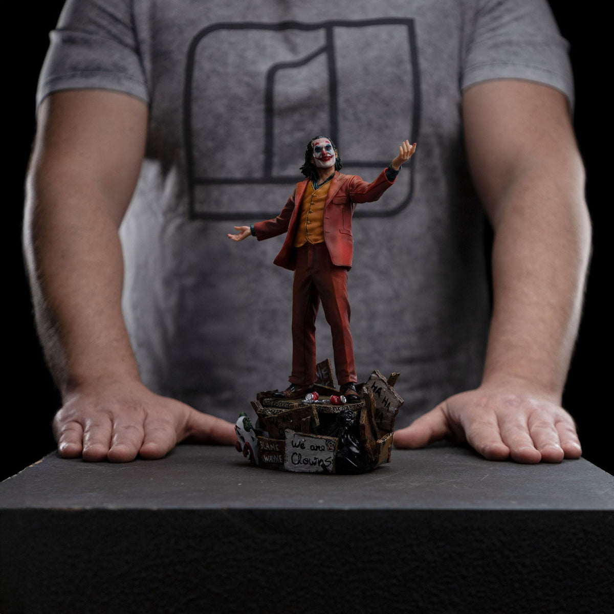 Image produit DC Comics Statue Art Scale Deluxe 1/10 Joker (Arthur Fleck)