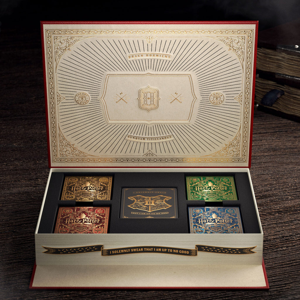 Produktbild Harry Potter Spielkarten Box Set (5 Decks)